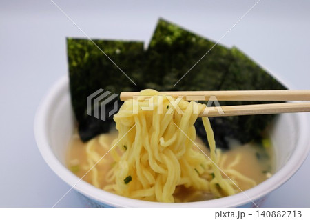 カップラーメンのクローズアップ 140882713