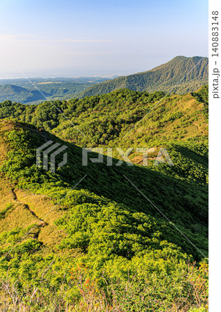 澄み切った青空のもとで素晴らしい眺望が広がる北海道のオロフレ山登山 澄み切った青空のもとで素晴らしい眺望が広がる北海道のオロフレ山登山 140883148