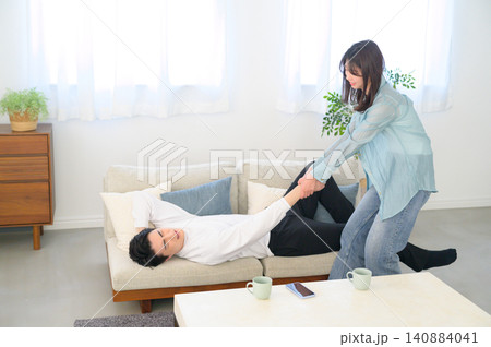喧嘩中の日本人夫婦 喧嘩中の日本人夫婦 140884041
