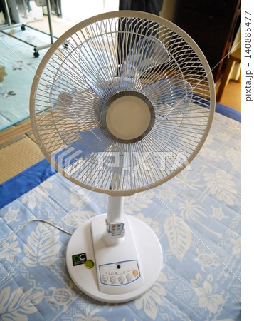 部屋にある扇風機 部屋にある扇風機 140885477