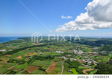 空から眺める宮古島のとても美しい海の風景 空から眺める宮古島のとても美しい海の風景 140886834