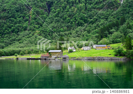 Houses in small settlements in the valleys of the magnificent Norwegian fjords Houses in small settlements in the valleys of the magnificent Norwegian fjords 140886981