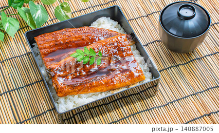 鰻重とお吸い物 夏の土用の丑の日に味わううなぎ料理 鰻重とお吸い物 夏の土用の丑の日に味わううなぎ料理 140887005