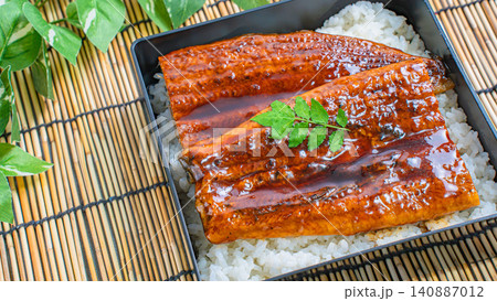鰻重とお吸い物 夏の土用の丑の日に味わううなぎ料理 鰻重とお吸い物 夏の土用の丑の日に味わううなぎ料理 140887012