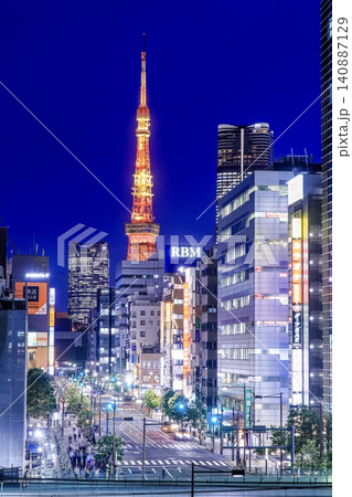 東京都、浜松町から眺める東京タワーの夜景 東京都、浜松町から眺める東京タワーの夜景 140887129