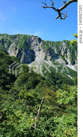 ユートピアコース登山道からの大山北壁 140887265