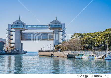 沼津市の沼津港大型展望水門びゅうおの風景(静岡県) 沼津市の沼津港大型展望水門びゅうおの風景(静岡県) 140887549