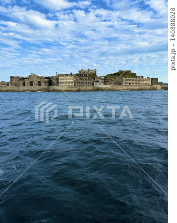 海からみた軍艦島 140888028