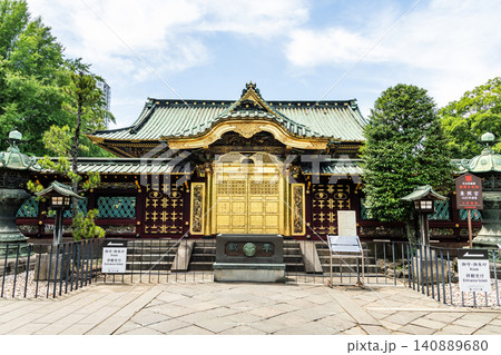 Building view of the Tosho-gu in Ueno Park, Taito, Tokyo, Japan. This shrine enshrines Tokugawa Ieyasu, the first shogun of the Edo shogunate. 140889680