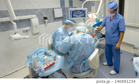 Dentists during surgery for implant placement timelapse. Dentists during surgery for implant placement timelapse. 140891234