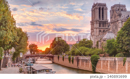 Sunset view of Cathedral Notre Dame de Paris timelapse in Paris, France. 140891699