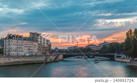 Le Pont D'Arcole bridge at sunset with people and boats timelapse, Paris, France, Europe Le Pont D'Arcole bridge at sunset with people and boats timelapse, Paris, France, Europe 140891724