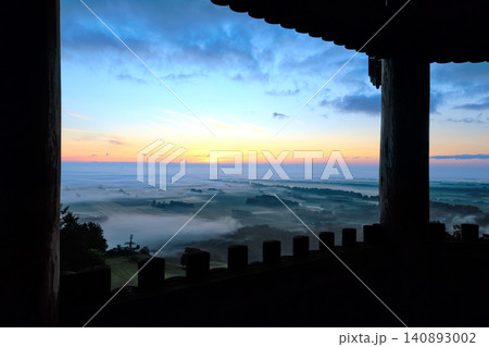 新嵐山展望台から見た雲海 新嵐山展望台から見た雲海 140893002