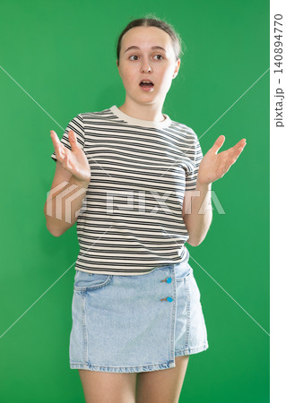 Teenage girl explaining or telling something in front of green screen Teenage girl explaining or telling something in front of green screen 140894770