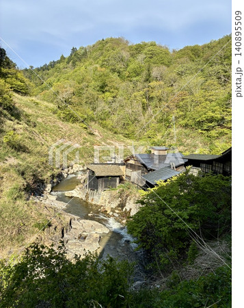 大湯温泉阿部旅館と周辺の新緑 大湯温泉阿部旅館と周辺の新緑 140895509
