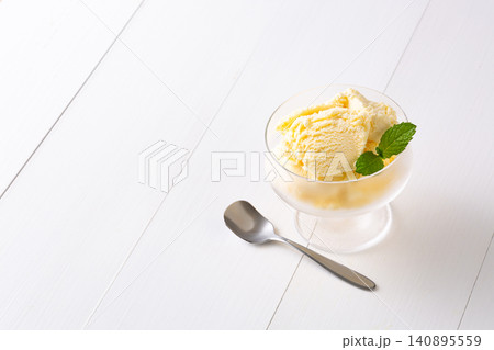 バニラアイスクリーム バニラアイスクリーム 140895559