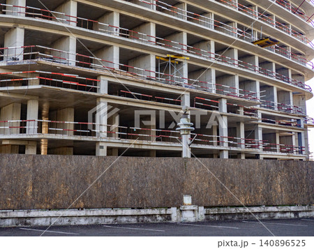 Construction of a modern high-rise building. Sides on the floors. Concrete frame of a building under construction. Construction in progress Construction of a modern high-rise building. Sides on the floors. Concrete frame of a building under construction. Construction in progress 140896525