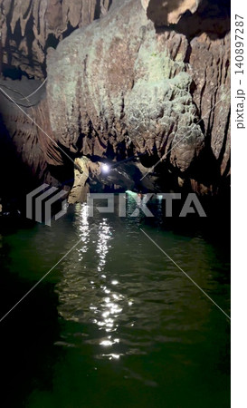 Stunning river views in Ninh Binh, Vietnam 140897287