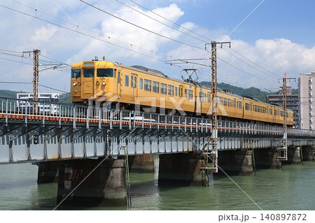 【JR西日本】115系3000番台(山陽本線:岩国〜南岩国) 【JR西日本】115系3000番台(山陽本線:岩国〜南岩国) 140897872