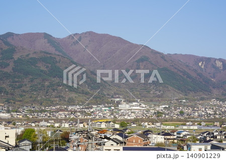 長野県埴科郡坂城町の山々に咲く山桜の花をお楽しみ下さい。そして上平の火の見やぐらから見た風景です。 長野県埴科郡坂城町の山々に咲く山桜の花をお楽しみ下さい。そして上平の火の見やぐらから見た風景です。 140901229