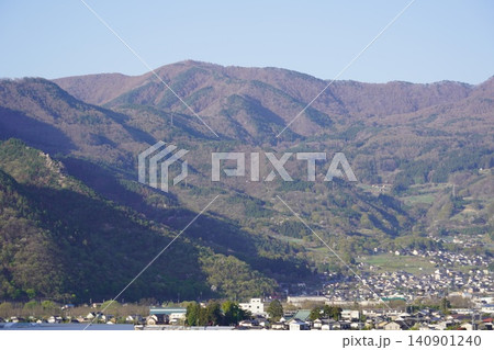 長野県埴科郡坂城町の山々に咲く山桜の花をお楽しみ下さい。そして上平の火の見やぐらから見た風景です。 140901240
