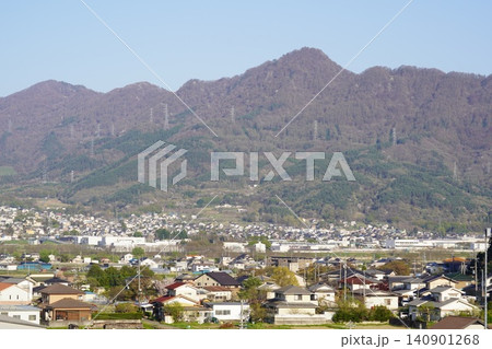 長野県埴科郡坂城町の山々に咲く山桜の花をお楽しみ下さい。そして上平の火の見やぐらから見た風景です。 長野県埴科郡坂城町の山々に咲く山桜の花をお楽しみ下さい。そして上平の火の見やぐらから見た風景です。 140901268
