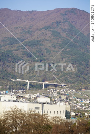 長野県埴科郡坂城町の山々に咲く山桜の花をお楽しみ下さい。そして上平の火の見やぐらから見た風景です。 長野県埴科郡坂城町の山々に咲く山桜の花をお楽しみ下さい。そして上平の火の見やぐらから見た風景です。 140901275