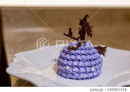 魔女をモチーフにしたハロウィンスイーツ 140901536