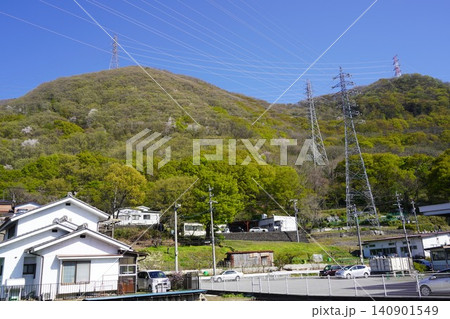 長野県埴科郡坂城町の山々に咲く山桜の花をお楽しみ下さい。そして上平の火の見やぐらから見た風景です。 長野県埴科郡坂城町の山々に咲く山桜の花をお楽しみ下さい。そして上平の火の見やぐらから見た風景です。 140901549