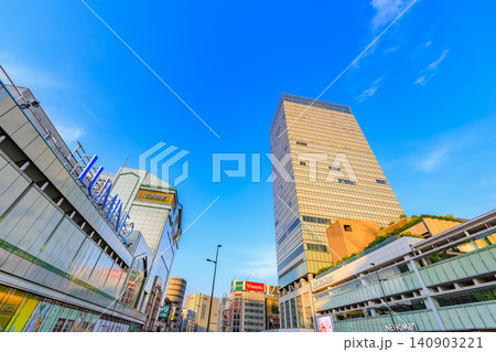 東京 新宿の都市風景 新宿駅南口 JR新宿ミライナタワーと新宿ルミネ2 東京 新宿の都市風景 新宿駅南口 JR新宿ミライナタワーと新宿ルミネ2 140903221