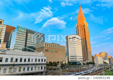 東京 新宿の都市風景 新宿駅南口ペデストリアンデッキからの眺め 東京 新宿の都市風景 新宿駅南口ペデストリアンデッキからの眺め 140903246
