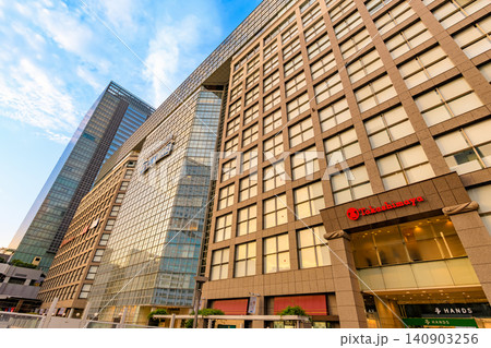 東京 新宿の都市風景 新宿駅南口 タカシマヤ タイムズスクエア 東京 新宿の都市風景 新宿駅南口 タカシマヤ タイムズスクエア 140903256