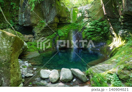 静寂に包まれたおしらじの水面 静寂に包まれたおしらじの水面 140904021