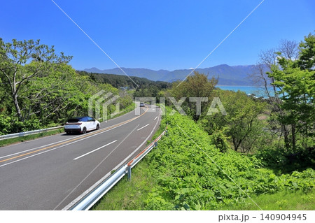 白神山地と国道101号 深浦町 白神山地と国道101号 深浦町 140904945