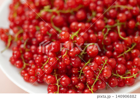 of red currant berries of red currant berries 140906882