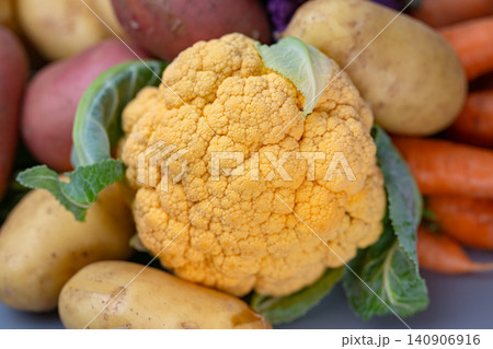 raw organic cauliflower cabbage raw organic cauliflower cabbage 140906916