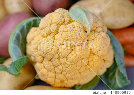 raw organic cauliflower cabbage raw organic cauliflower cabbage 140906919