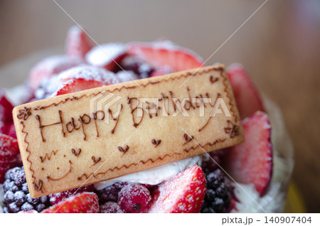 誕生日ケーキのチョコプレート 誕生日ケーキのチョコプレート 140907404