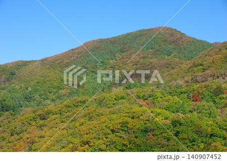 青森県佐井村 長後地区周辺の山の紅葉 青森県佐井村 長後地区周辺の山の紅葉 140907452