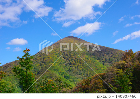 青森県佐井村 海峡ラインから見る丸山(縫道石山の隣) 青森県佐井村 海峡ラインから見る丸山(縫道石山の隣) 140907460
