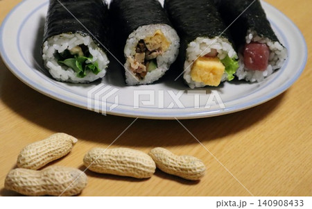 恵方巻と豆 恵方巻と豆 140908433
