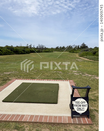 Golf Tee Area With Sign Showing Mat Use Rules Golf Tee Area With Sign Showing Mat Use Rules 140909745