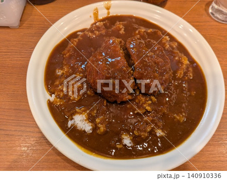 カレーライスにのせられたカレー カレーライスにのせられたカレー 140910336