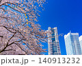 (神奈川県)横浜みなとみらい 満開の桜とビル群 (神奈川県)横浜みなとみらい 満開の桜とビル群 140913232