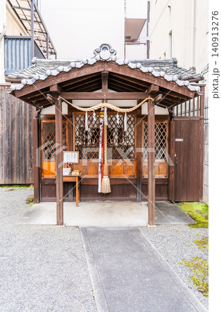 福長神社(福長稲荷)拝殿(信長が謙信に贈った洛中洛外図屏風に現在地として描かれている由緒ある神社) 福長神社(福長稲荷)拝殿(信長が謙信に贈った洛中洛外図屏風に現在地として描かれている由緒ある神社) 140913276
