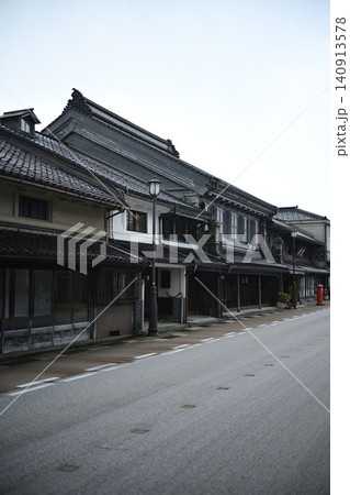 土蔵のある街並み 140913578