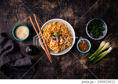 Korean trendy spicy carbonara ramen Korean trendy spicy carbonara ramen 140915011