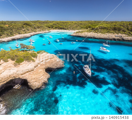 Aerial view of yachts in turquoise bay near Mallorca cliffs Aerial view of yachts in turquoise bay near Mallorca cliffs 140915438