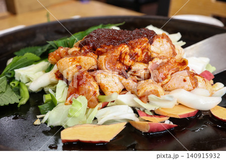 Raw Spicy Korean Chicken Stir Fry Dakgalbi with Vegetables 140915932