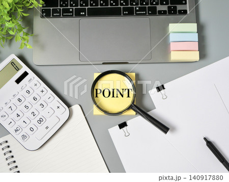 POINTをイメージしたノートパソコンとノート・電卓のビジネス素材 POINTをイメージしたノートパソコンとノート・電卓のビジネス素材 140917880